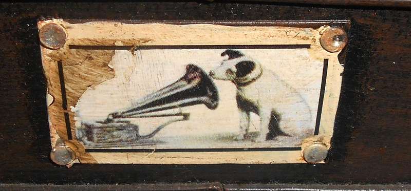 Delightful "Shabby Chic" HMV Gramophone Figurine - no motor and is a non-working figurine!