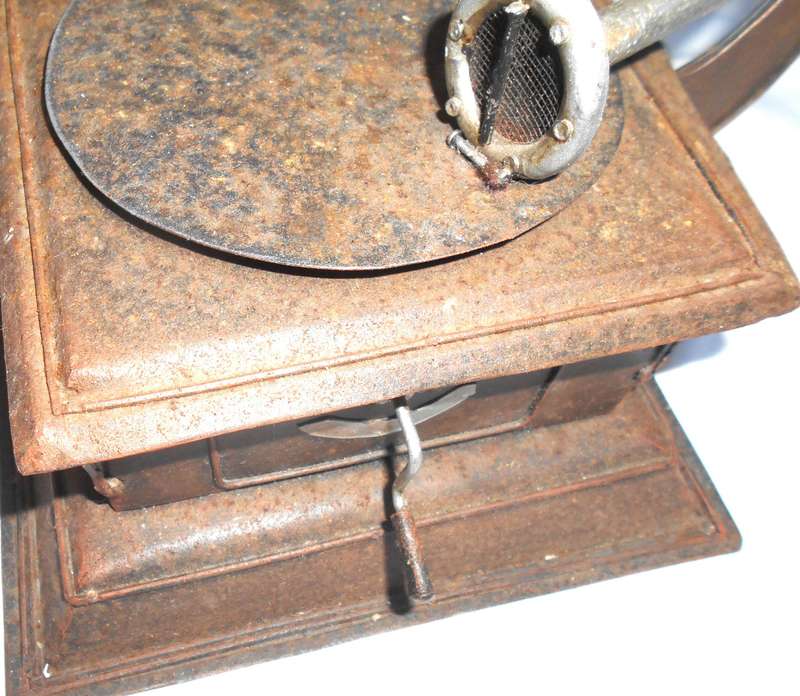 Delightful "Shabby Chic" HMV Gramophone Figurine - no motor and is a non-working figurine!