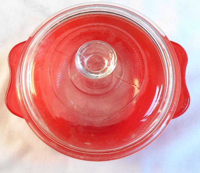 VINTAGE CUTEST FIRE ENGINE RED PYREX CASSEROLE DISH WITH CLEAR LID-11CM DIAMETER