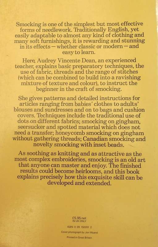 SMOCKING-A PRACTICAL BEGINNER'S GUIDE-AUDREY VICENTE DEAN-164 PAGE SOFT COVER
