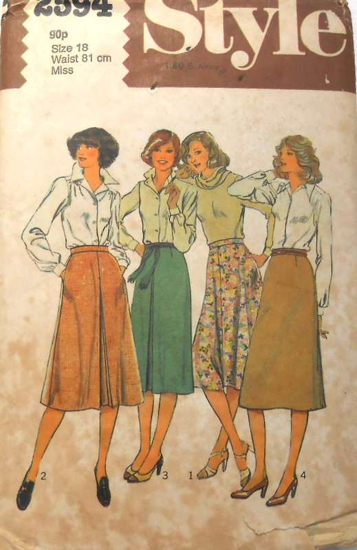 STYLE 2594 SET OF SKIRTS SIZE 18 WAIST 81 CM- COMPLETE
