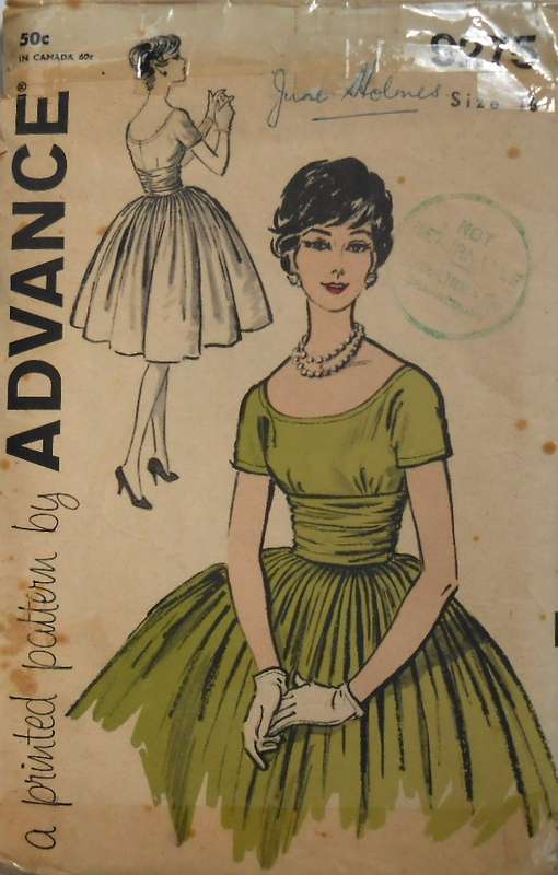 VINTAGE ADVANCE 9275 SOFTLY FASHIONED DRESS SIZE 16 COMPLETE