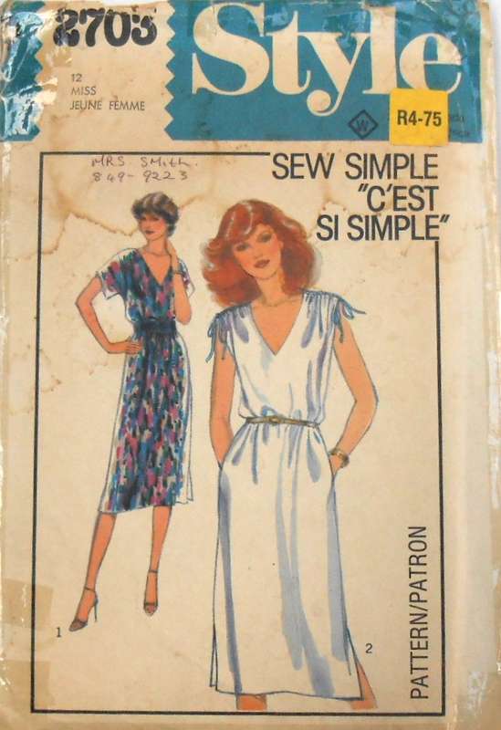 STYLE 2703 PULLOVER V NECK DRESS SIZE 12 BUST 34 COMPLETE