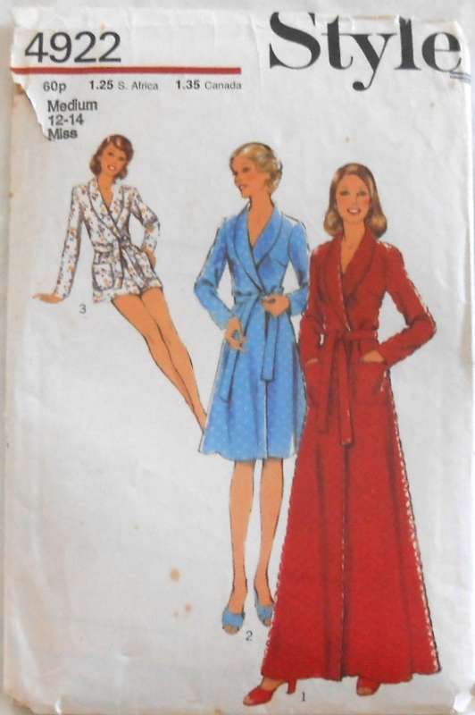 VINTAGE STYLE 4922 ROBE IN 3 LENGTHS SIZE MEDIUM 12-14 COMPLETE