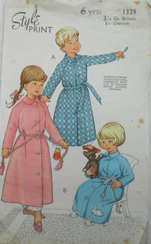V/VINTAGE STYLE PRINT PATTERN 1339 KIDS RAGLAN DRESSING GOWN SIZE 6 YEARS COMPLETE