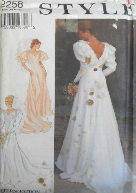 STYLE 2258 WEDDING DRESSES SIZE 8-18 COMPLETE-UNCUT-F/FOLDED
