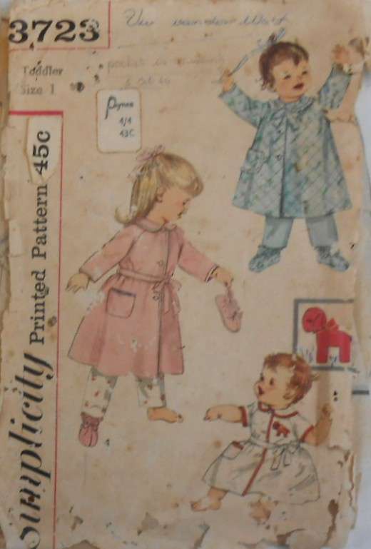 VINTAGE SIMPLICITY 3723 TODDLERS ROBE & BOOTEES SIZE 1 YEAR COMPLETE- NO TRANSFER-WORN COVER ZIPLOC