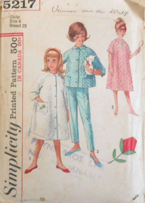 VINTAGE SIMPLICITY 5217 GIRLS ROBE & PJS WITH TRANSFER SIZE 4 YEARS BREAST 23 COMPLETE ZIPLOC