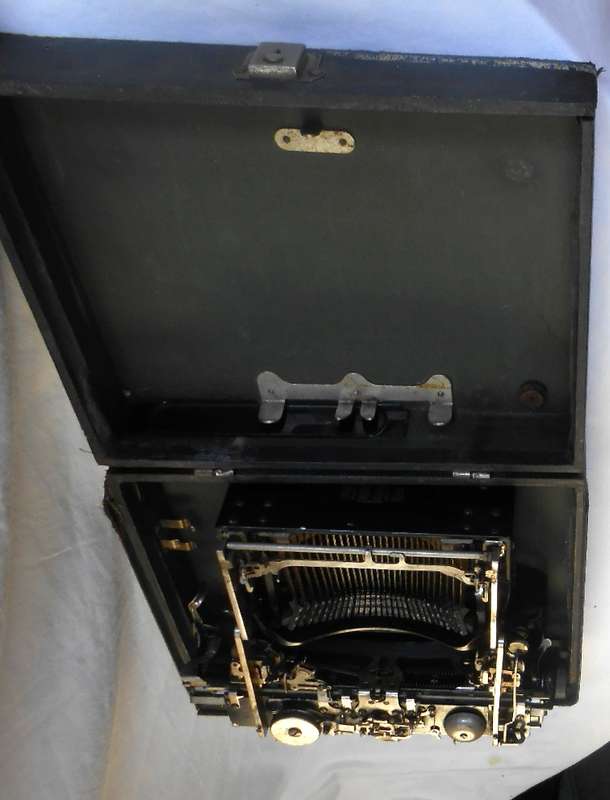 Corona No 3-Folding Typewriter manufactured in the UK July 1917 with case