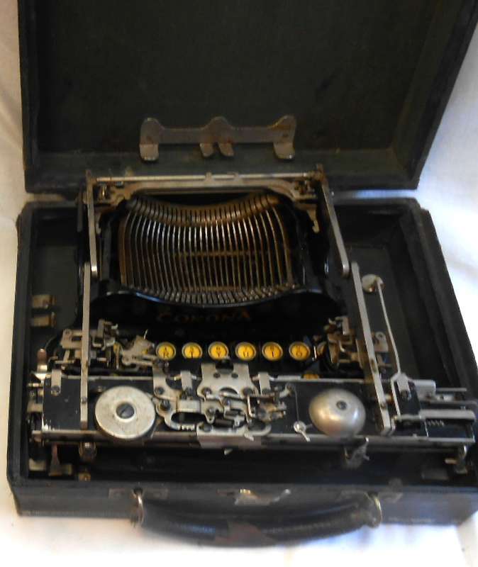 Corona No 3-Folding Typewriter manufactured in the UK July 1917 with case