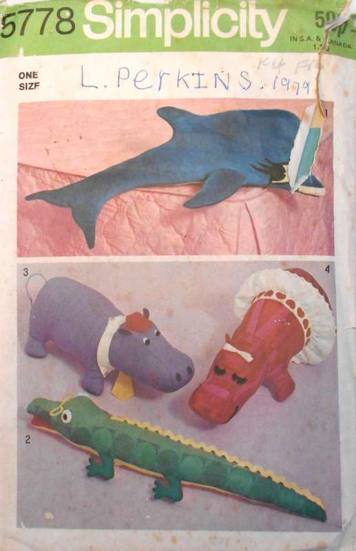 VINTAGE SIMPLICITY 5778 SET OF STUFFED ANIMALS -DOLPHIN-HIPPO-CROC-COMPLETE-PART CUT