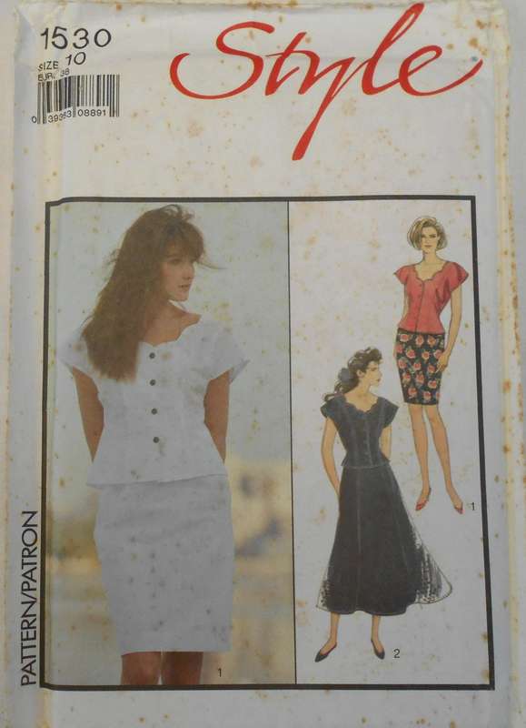 STYLE 1530 SOFT SUIT WITH TWO SKIRTS-SIZE 10 COMPLETE-UNCUT-F/FOLDED