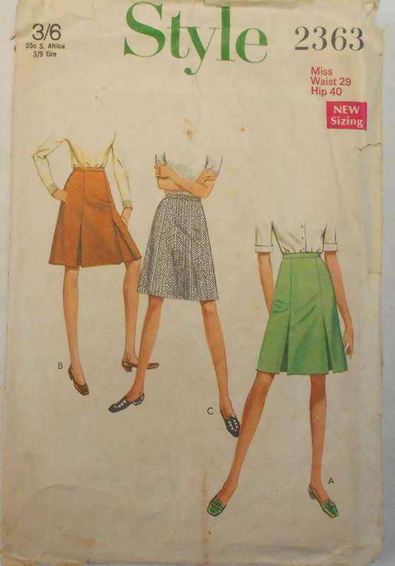 VINTAGE STYLE 2363 SET OF SKIRTS SIZE WAIST 29 HIP 40 COMPLETE