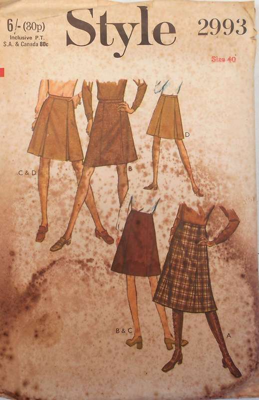 VINTAGE STYLE 2993 SKIRTS IN 2 LENGTHS SIZE 40 COMPLETE-UNCUTF/FOLDED- AGE MARKED