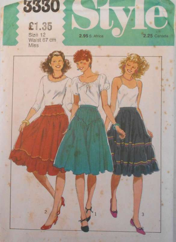 STYLE 3330 SET OF SKIRTS SIZE 12 WAIST 67 CM COMPLETE-UNCUT-F/FOLDED