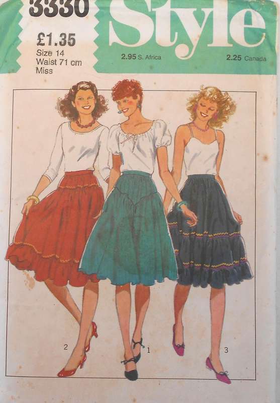 STYLE 3330 SET OF SKIRTS SIZE 14 WAIST 71 CM COMPLETE-UNCUT-F/FOLDED