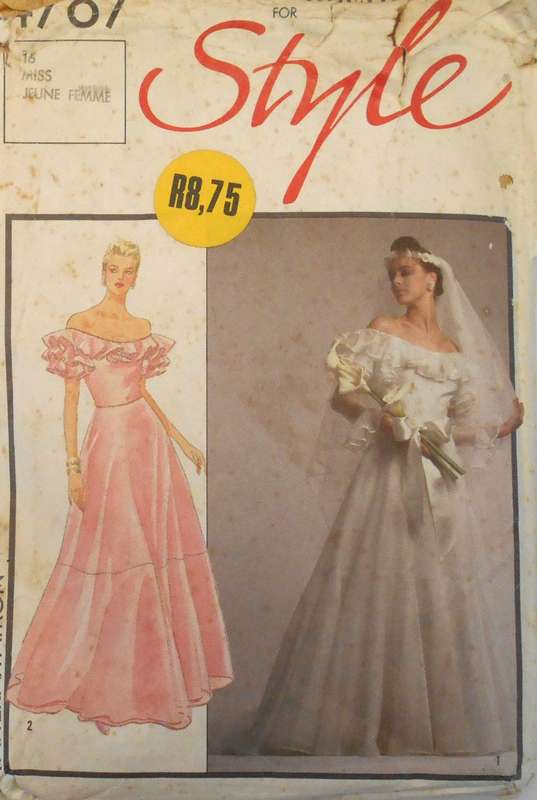 STYLE 4787 WEDDING OR BRIDESMAID DRESS SIZE 16 COMPLETE