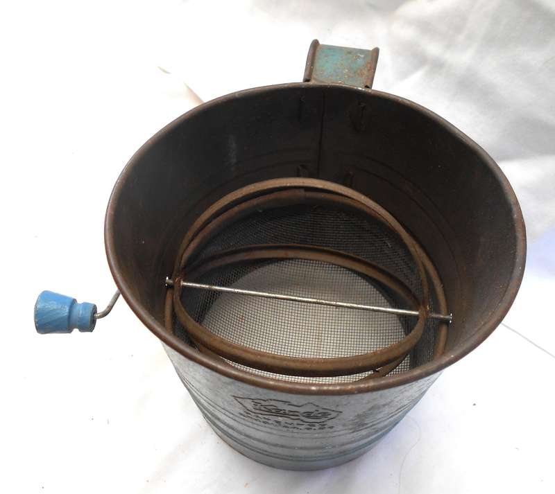 1930's Vintage Kande Turquoise Rotary Flour Sifter for Baking, + Fine Mesh Stainless Steel Screen