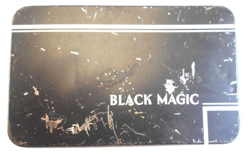 VINTAGE BLACK MAGIC TIN SIZE: 14 CM X 8,5 CM X 4.5 CM