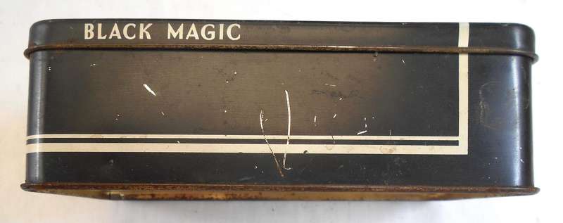 VINTAGE BLACK MAGIC TIN SIZE: 14 CM X 8,5 CM X 4.5 CM