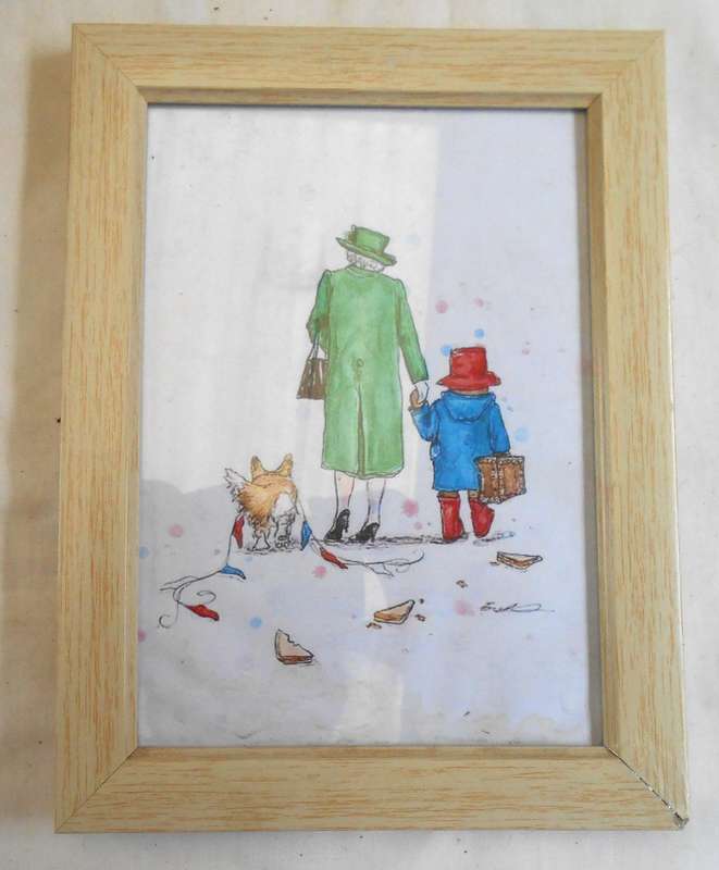 FRAMED COLOUR SKETCH OF QUEEN ELIZABRTH 11 WALKING WITH PADDINGTON BEAR AND CORGI 21 CM X 16 CM