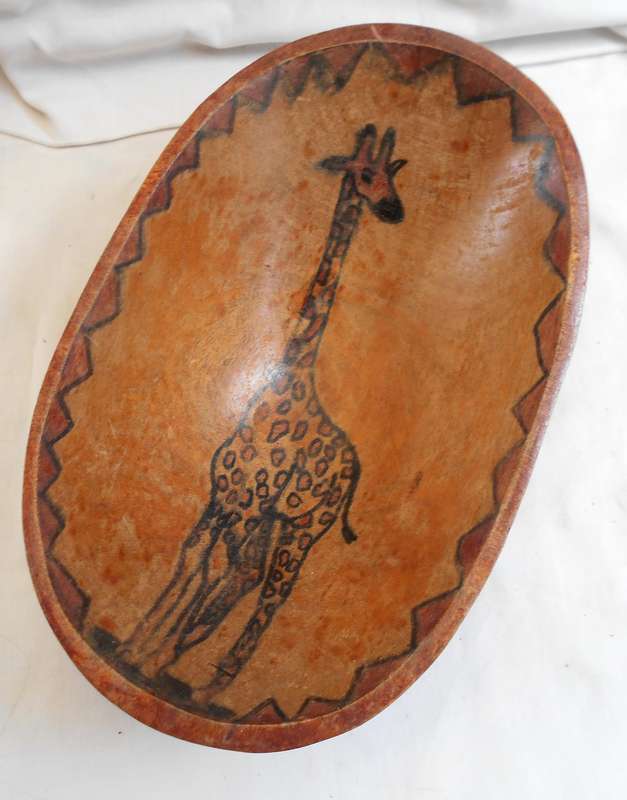 STUNNING AFRICAN MADE RECTANGULAR SHAPED WOODEN BOWL DECORATED WITH GIRAFFEE