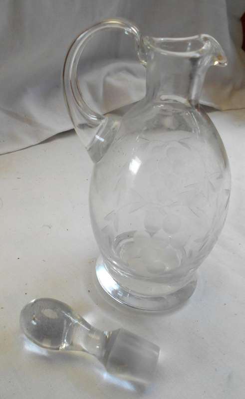 STUNNING GLASS GRAPE PATTERN SALAD-0IL-VINEGAR DECANTER WITH GLASS STOPPER-17.5 CM WITH STOPPER