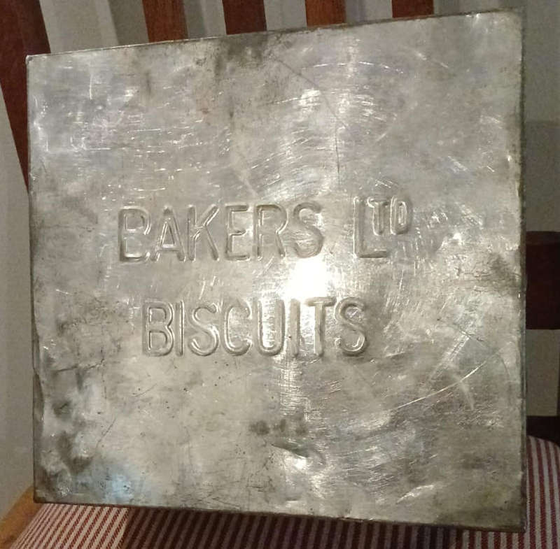 Bakers Biscuit Tin (circa 1910)