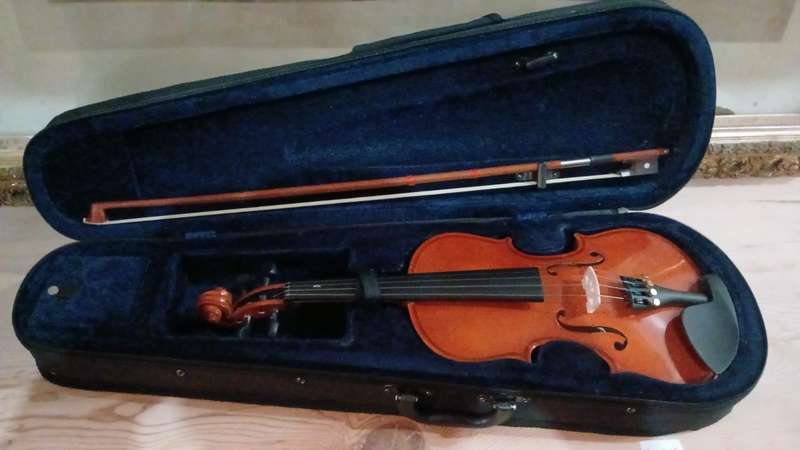 Cervini  ( 1/2 size) Violin  with  bow & case