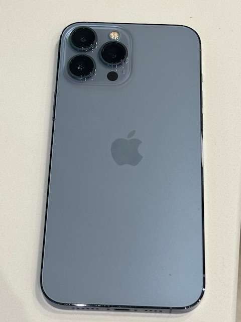 iphone 13 Pro Max 256 gig sierra blue