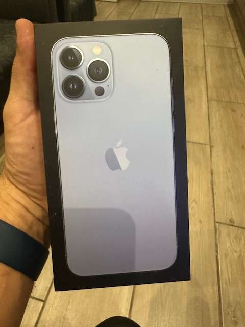 iphone 13 Pro Max 256 gig sierra blue