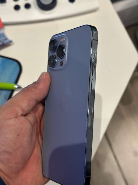iphone 13 Pro Max 256 gig sierra blue