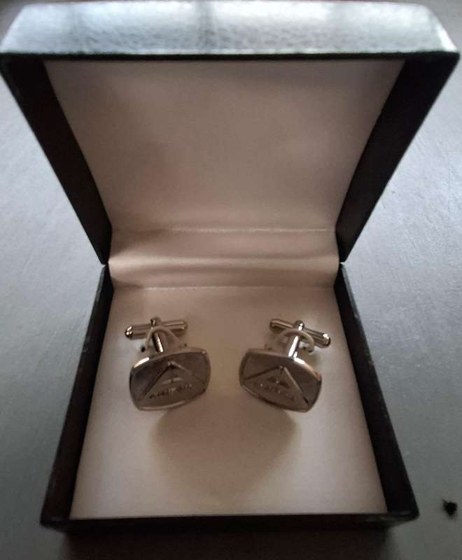 Cufflinks Club 110