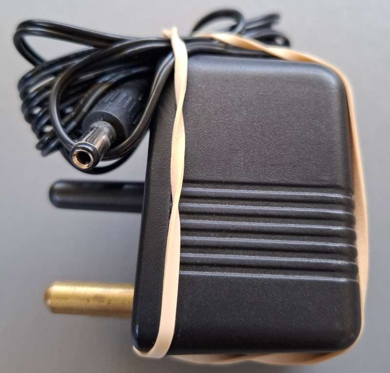 Ellies 9V 300ma Adapter