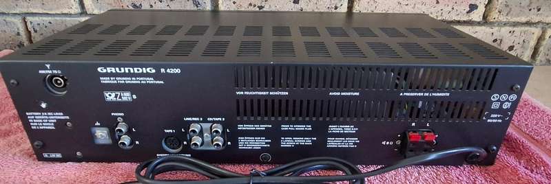Grundig R4200  FM Am Quartz  Synthesizer Receiver