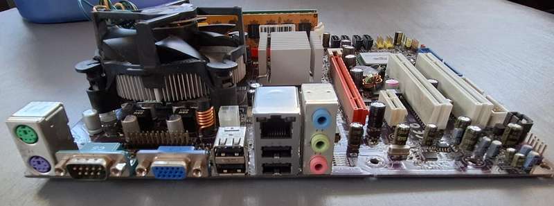 ECS Elitegroup G31-M7 Rev 1 Motherboard Intel Q8300 Core 2 Quad Processor 2.5GHZ  2.5GB Ram