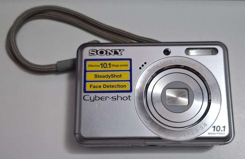 Sony Cybershot 10.1 Megapixel Camera