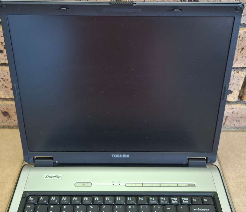 Toshiba Satellite L100-120 Latop Plus Charger Adapter
