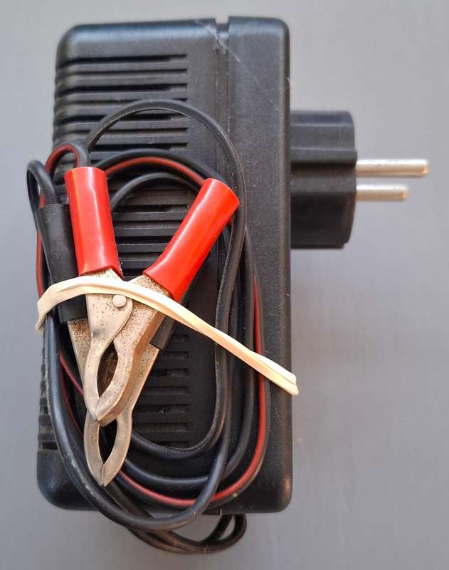 12 Volt Trickle Charger