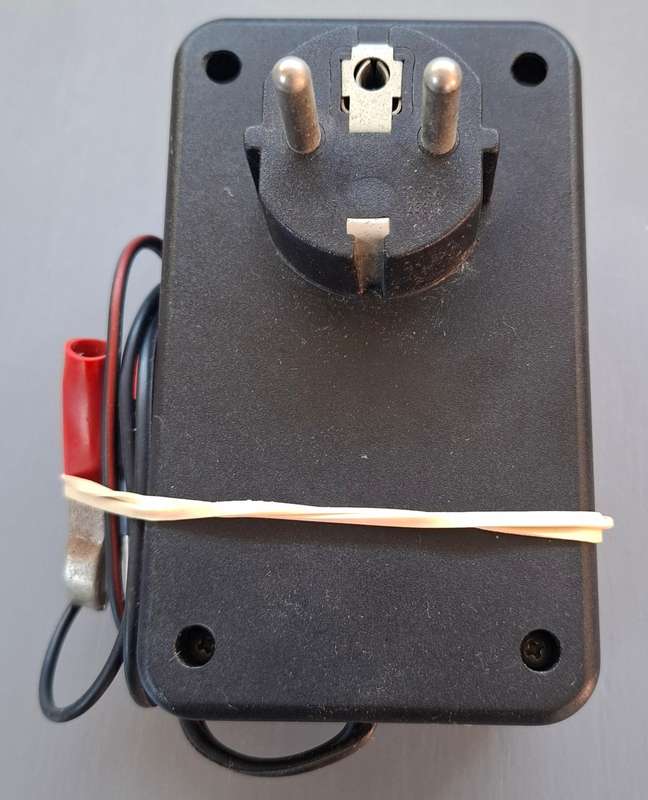12 Volt Trickle Charger