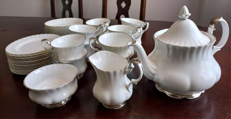 Royal Albert 'Chantilly' Bone China set - complete set of 12