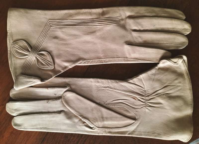 Vintage leather gloves - size unknown
