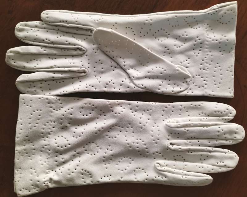 Vintage gloves - size unknown