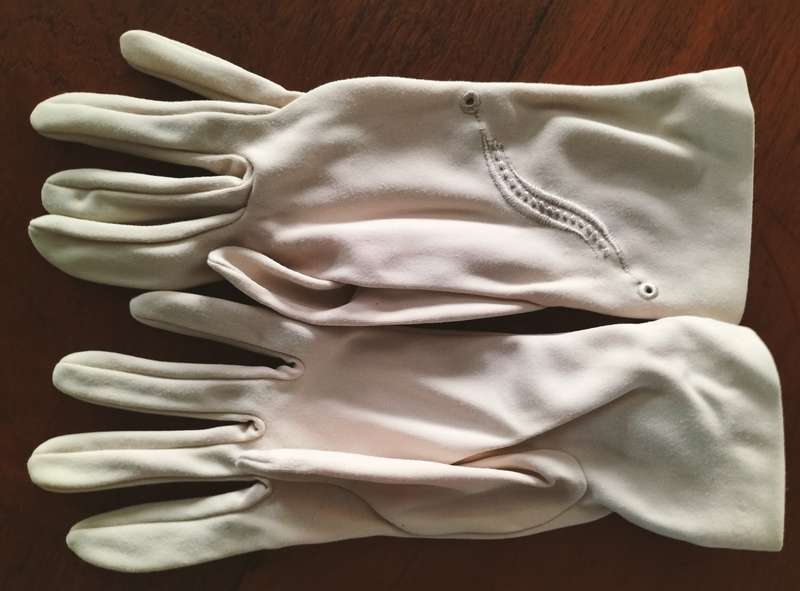 Vintage gloves - size unknown