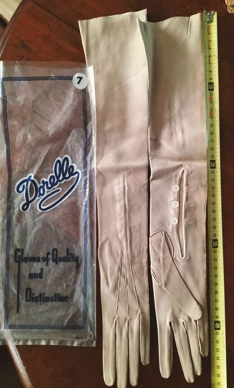 Elegant Vintage gloves - size unknown