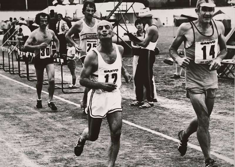 Vintage marathon photographer (1970s)