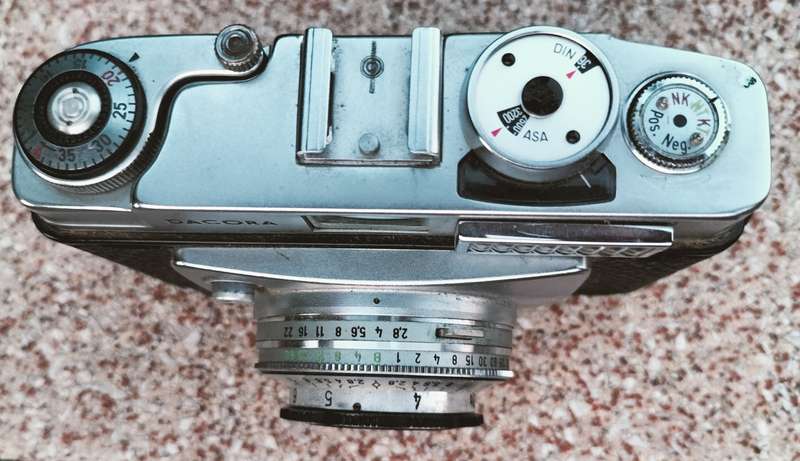 Vintage Dacora Super Dignette 35mm SLR camera (with issues)