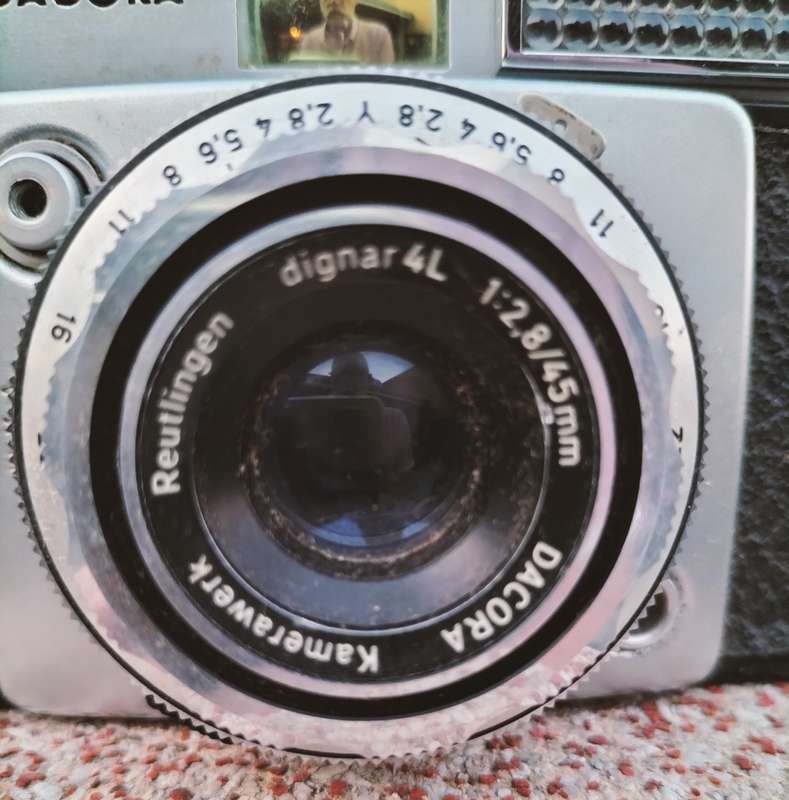 Vintage Dacora Super Dignette 35mm SLR camera (with issues)