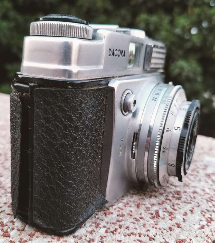 Vintage Dacora Super Dignette 35mm SLR camera (with issues)