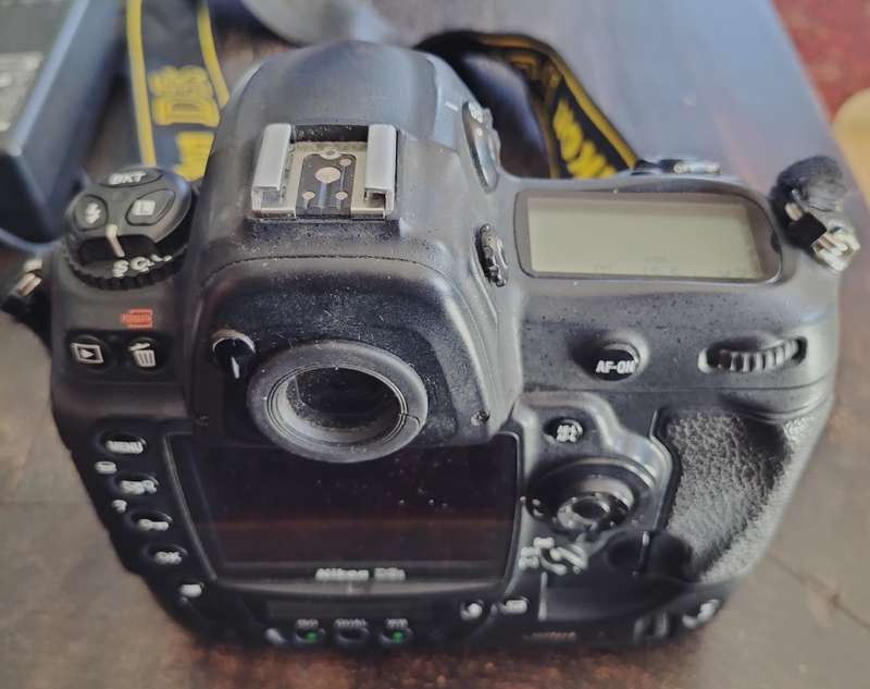 Nikon D3S Camera body - boxed (MD1)